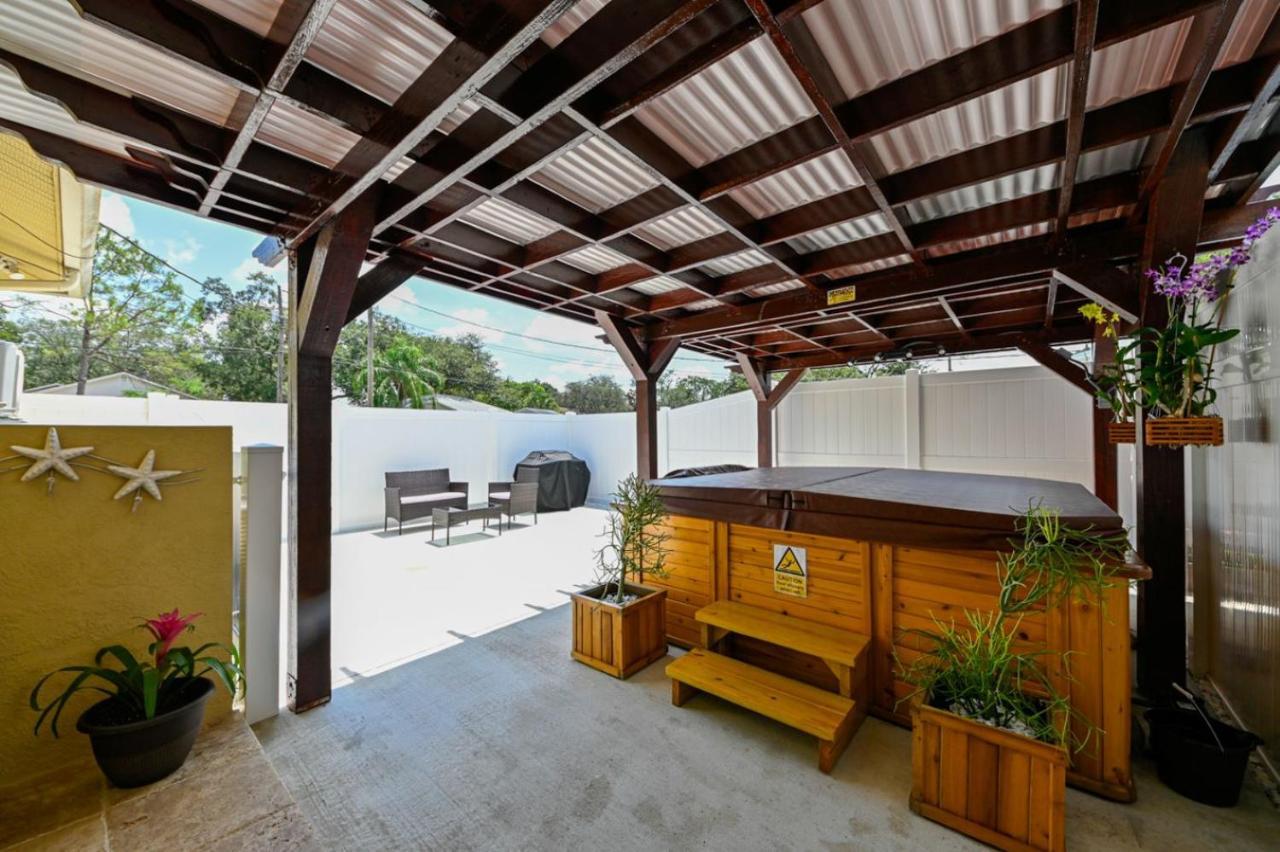 Paradise In Brandon With Luxurious 6 Person Spa 外观 照片