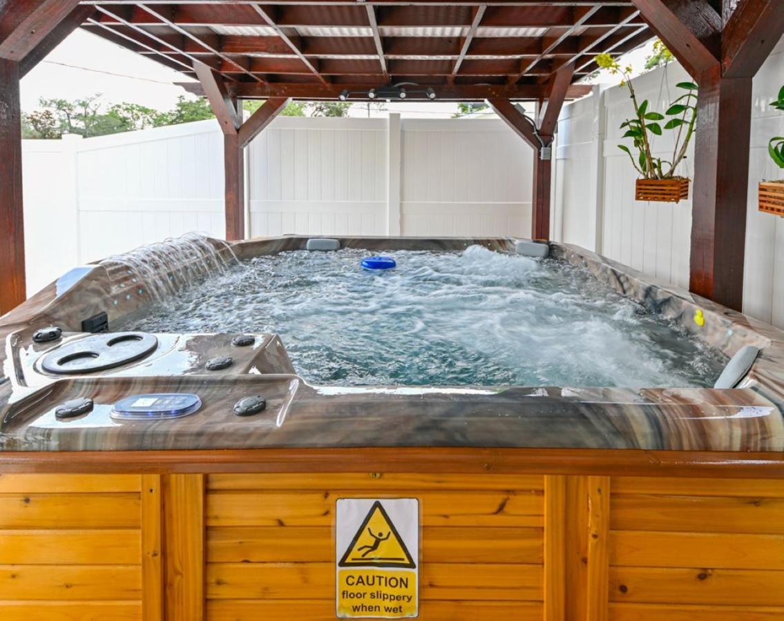 Paradise In Brandon With Luxurious 6 Person Spa 外观 照片